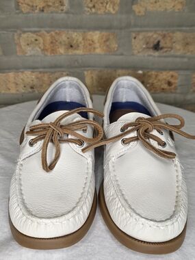 Sperry 2 Eye Leather Boat Shoe.  Worn One Day. Size 8M. Cream.